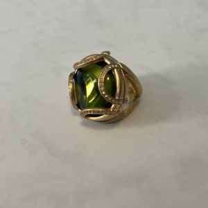 STATEMENT GREEN RING